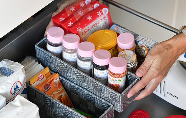 In der Küche finden Küchenutensilien einen attraktiven Platz und werden organisiert aufbewahrt. In der Küche finden Küchenutensilien einen attraktiven Platz und werden organisiert aufbewahrt.