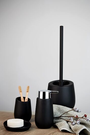 Die Badaccessoires der Serie Badi in schwarz matt